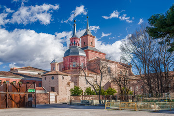 Obraz premium Santa María la Mayor church in Alcalá de Henares. Back view.