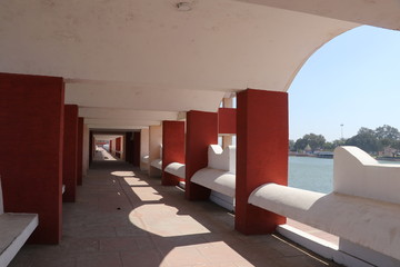 Architecture of Brahma Sarovar in Kurukshetra, Haryana