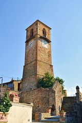 Fototapeta na wymiar veduta del Campano, ovvero la torre civica dove è collocato l'orologio, nel centro storico di Anghiari, Arezzo, Italia