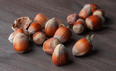 Obraz premium hazelnuts on a wooden background