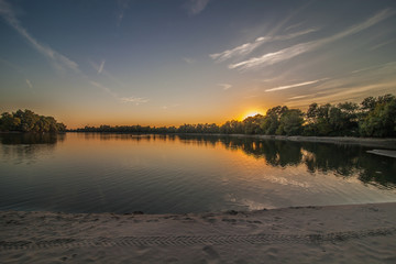 Obraz premium sunset over lake