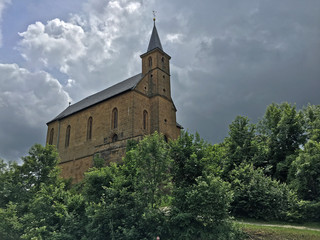 Fototapeta na wymiar Kirche dunkle Wolken