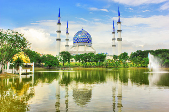 Mosque reflections in a lake, Shah Alam, Selangor, Malaysia