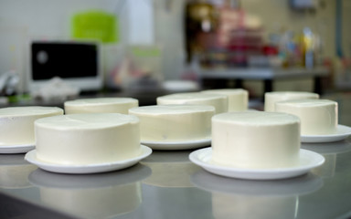 Many cake cubes