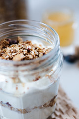 Parfait fromage blanc, muesli, noisettes
