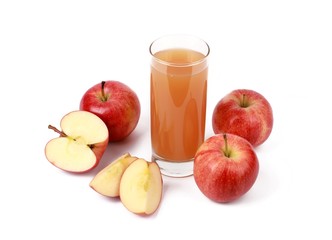  apple juice - sliced ​red apples and a glass of naturally cloudy apple juice in front of white background