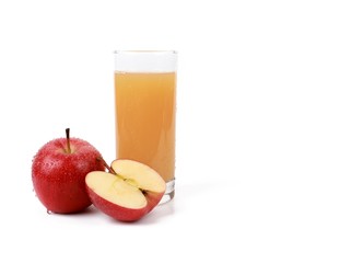  naturally cloudy apple juice - sliced ​red apples with drops of water and a glass of naturally cloudy apple juice in front of white background