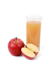  naturally cloudy apple juice - sliced ​red apples with drops of water and a glass of naturally cloudy apple juice in front of white background
