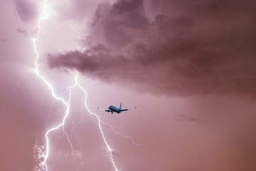 Obraz premium Passenger airplane landing in the stormy weather on the backdrop lightning