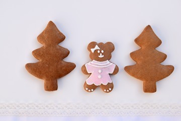 Brown bear in a forest - original idea with gingerbread cookies