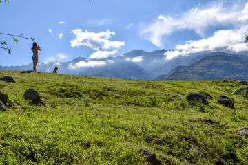 Obraz premium silhuettes in the mountain