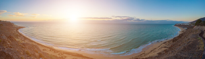 Fototapeta na wymiar Panorama of the sea before the dawn