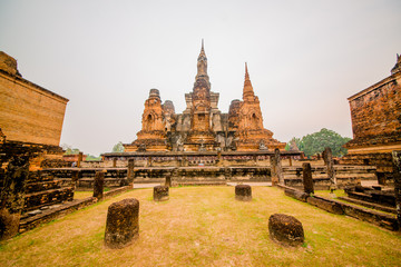 Fototapeta premium Parque histórico nacional em Sukhothai, Tailândia.