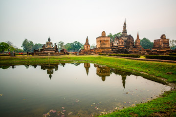 Obraz premium Parque histórico nacional em Sukhothai, Tailândia.