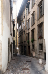 Fototapeta na wymiar Street of the old city of Bergamo . Italy .
