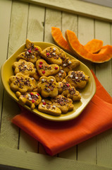 Curly pumpkin cookies