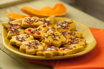 Curly pumpkin cookies
