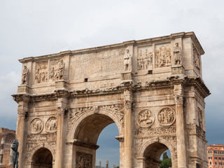 Fototapeta na wymiar Constantine Arc Top Detail Shot Near Colosseum in Rome, Italy