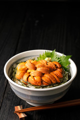 ウニ丼　Bowl of rice topped with sea urchin