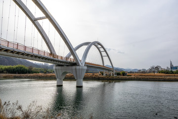 Fototapeta na wymiar taehwa bridge over the river