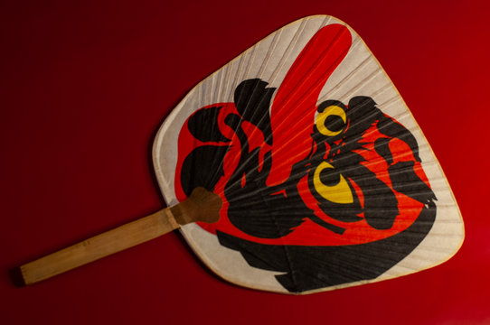 天狗絵柄のレトロ団扇 / Retro Uchiwa Fan with Tengu Design