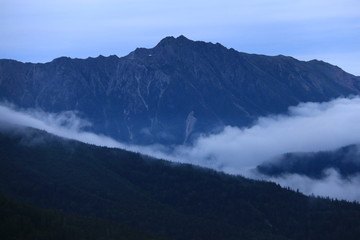 北アルプス太郎平からの山々　水晶岳の朝