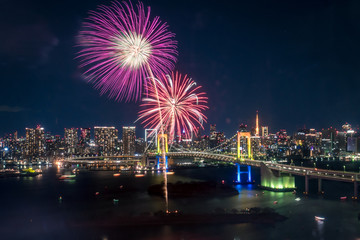 東京お台場　都市の夜景と花火 11