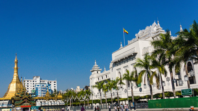 Yangon City Hall and Sule Temple in main square