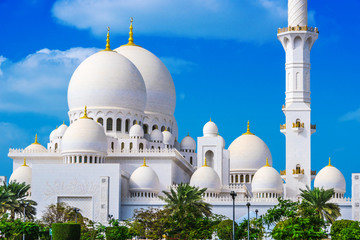 Fototapeta na wymiar Sheikh Zayed Grand Mosque in Abu Dhabi, United Arab Emirates