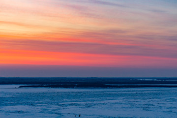 Fototapeta na wymiar Sunset over the Amur river in Khabarovsk.