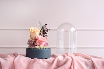 Long-lasting roses in a glass dome © SianStock