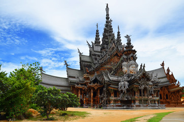 Fototapeta na wymiar Asian wooden temple with many sculptures