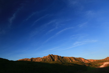 北アルプス　雲ノ平を取り巻く山々　夕陽に映える水晶岳