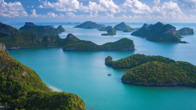 Time lapse of Mu Ko Ang Thong island. This place is a marine national park in the Gulf of Thailand : Zoom out.