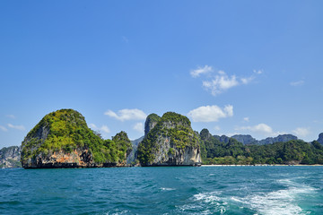 Fototapeta na wymiar Paradise island in Thailand Andaman