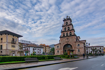 Fototapeta na wymiar Church of the Assumption of Cangas de Onis and Statue of Don Pelayo, Asturias