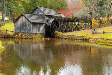 Fototapeta na wymiar Historic Mabry Mill in Virginia