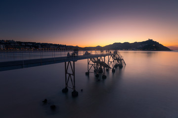 Obraz premium Sunset at La Concha (Kontxa) bay at Donostia-San Sebastian, Basque Country. 