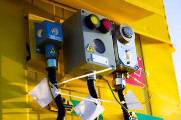 signal warning system for gas contamination and fire at the field