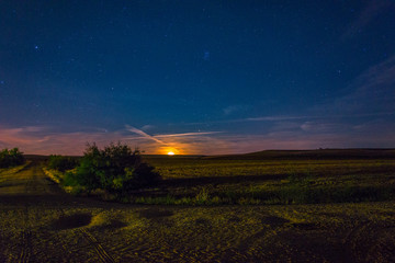 salida de la luna por la noche paisaje 