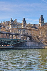 Fototapeta na wymiar Pont de Bir Hakeim sur la Seine à Paris