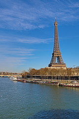 Tour Eiffel vue depuis le pont de Bir Hakeim à Paris