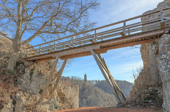 Blick von der Burgruine Helfenstein zum &Ouml;denturm in Geislingen an der Steige