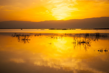 Fototapeta na wymiar Sunrise in the Dead Sea