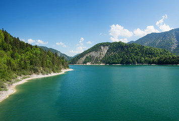 Obraz premium schöner blauer Sylvenstein Speichersee
