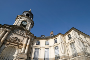 Fototapeta na wymiar mairie et clocher de Rennes
