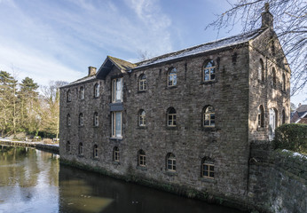 Fototapeta na wymiar Old warehouse building on the Peak Forest canal in Marple
