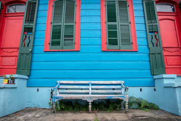 Blue and red shotgun house in Marigny (New Orleans, USA)