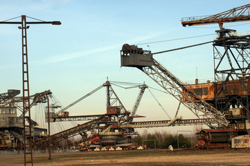 Fototapeta na wymiar Stillgelegter Braunkohle Tagebau Ferropolis in Gräfenhainichen Deutschland