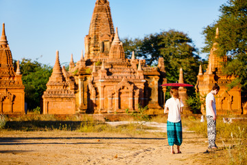 Fototapeta na wymiar Kids in Bagan Myanmar